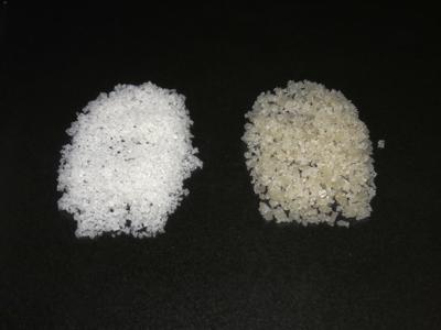 Comparing white fleur de sel (left) with the coarse salt from the salterns of Guérande (Wikimedia Commons)